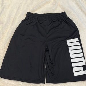 Boy’s Puma basketball shorts sz L